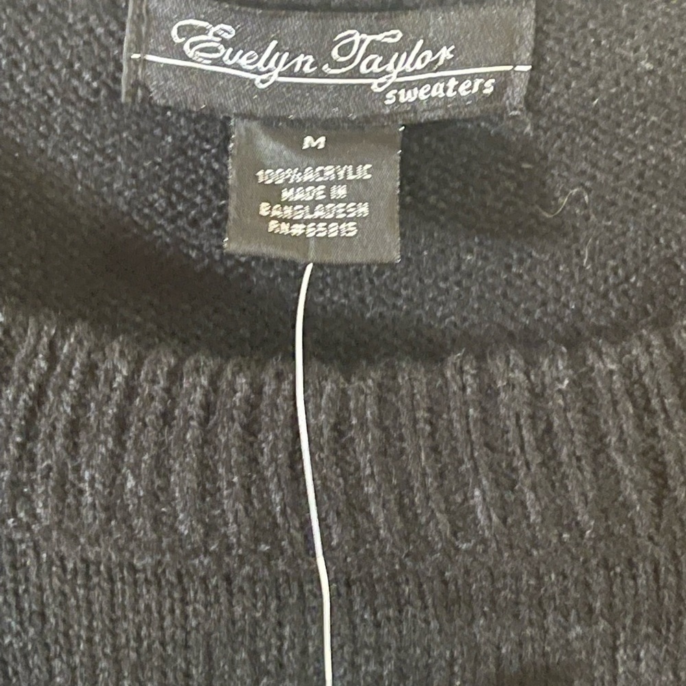 NWT- Evelyn Taylor Dog Paw Sweater. Size Medium - Picture 8 of 10